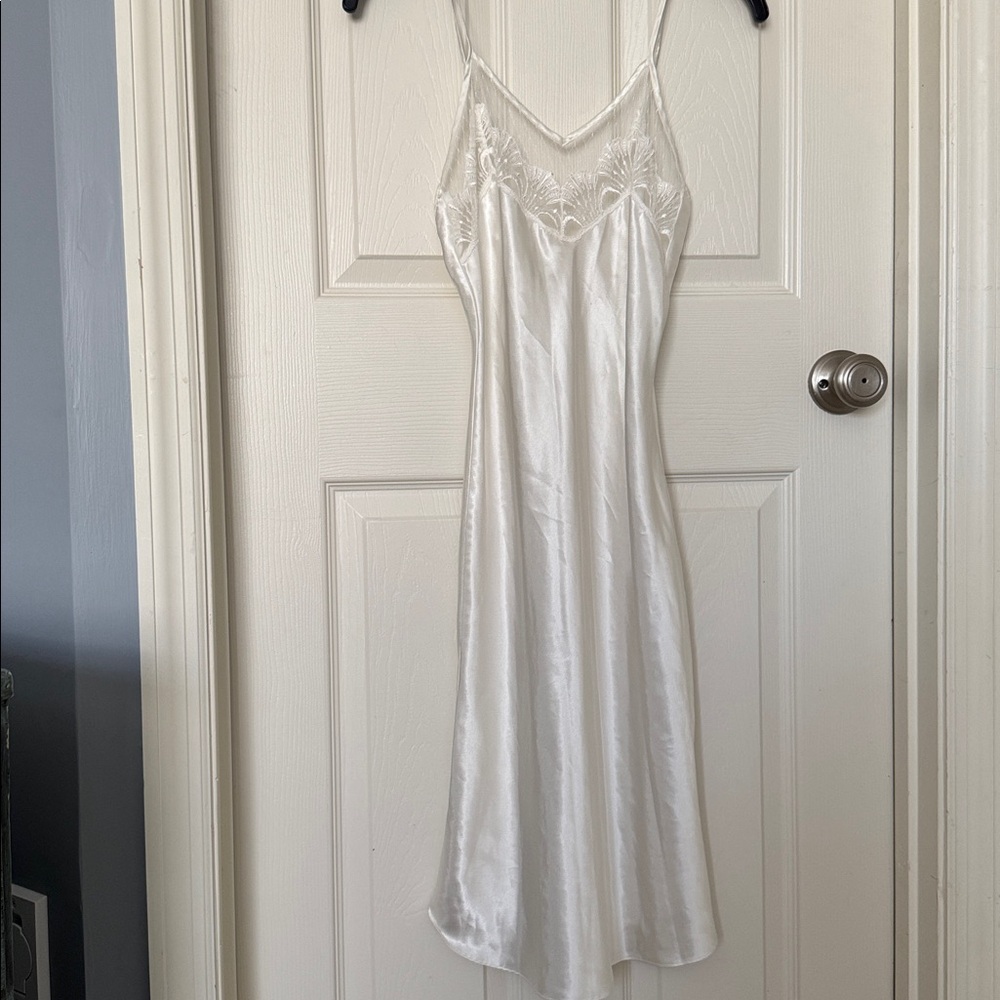 Victoria's Secret - Beautiful Ivory White Nightgown